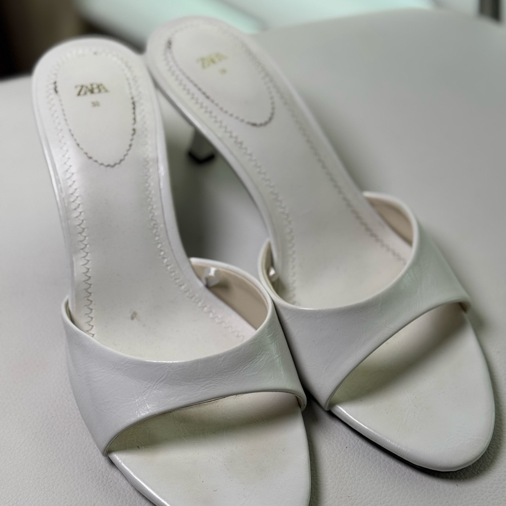 Zara White Heeled Shoes Elegant Minimalist Design